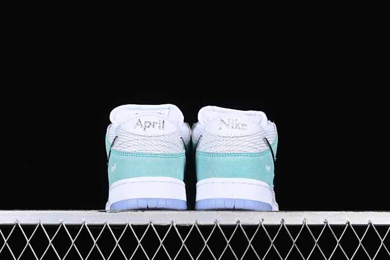 All categories Nk SB Dunk Series Nk SB Dunk Low low-top sneakers April Skateboards x Nk SB Dunk Low joint model Frozen Rose SB smashed backboard fashion casual sneakers FD2562-400